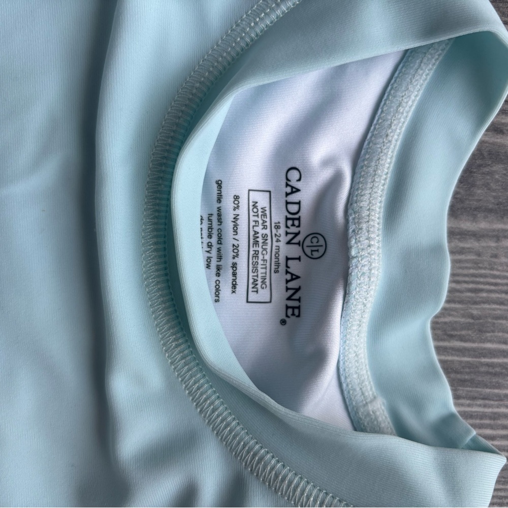 Caden Lane Aqua Rash Guard - Picture 3 of 7